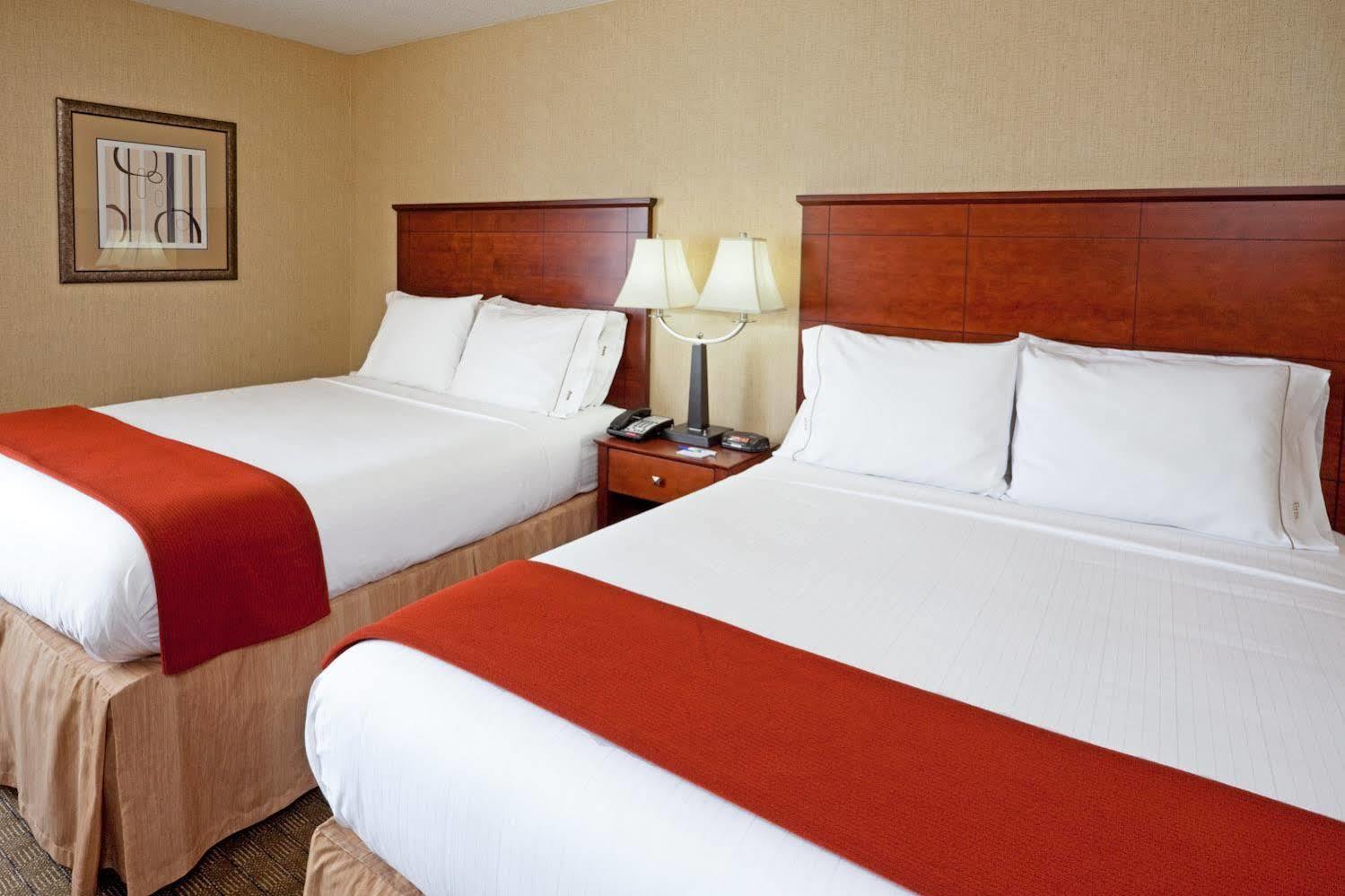 Holiday Inn Express Ramsey Mahwah By Ihg Buitenkant foto