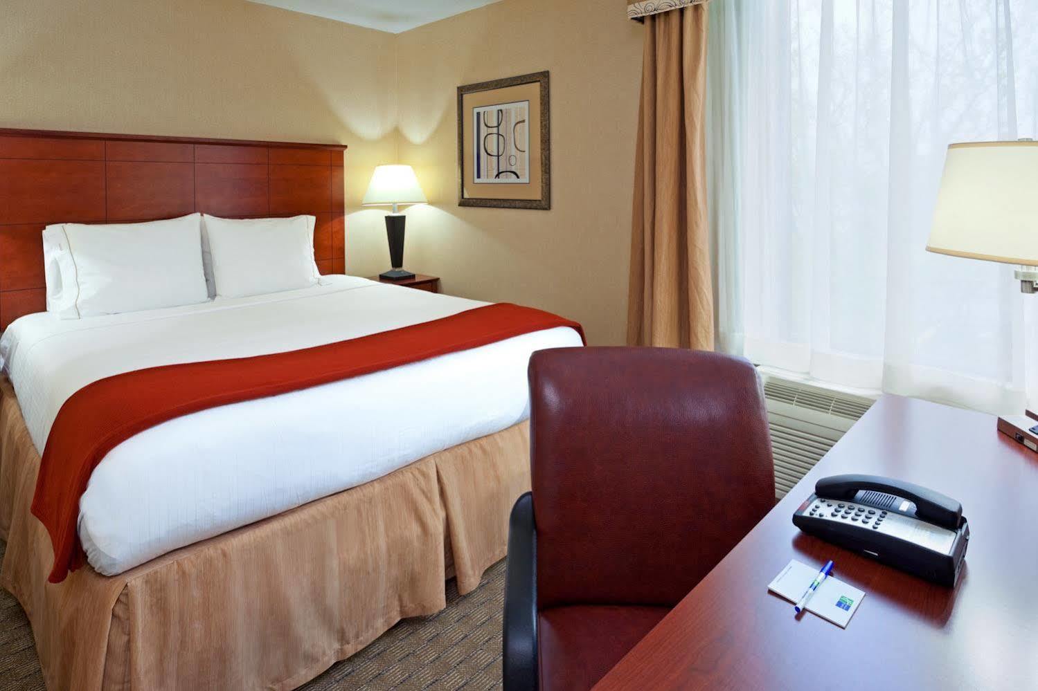 Holiday Inn Express Ramsey Mahwah By Ihg Buitenkant foto