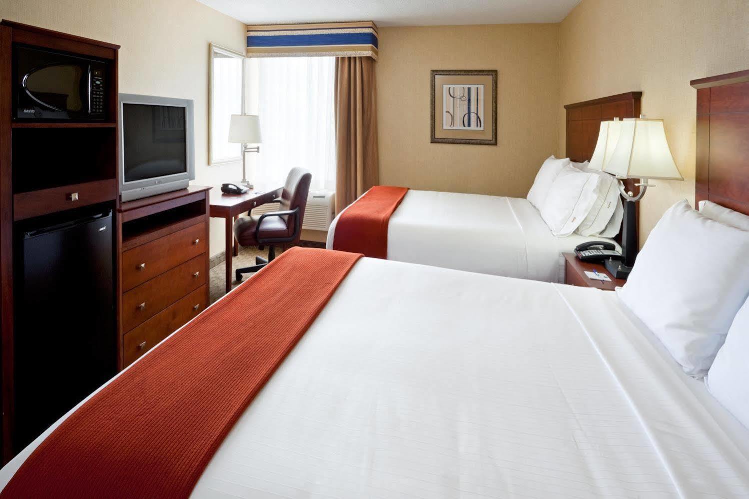Holiday Inn Express Ramsey Mahwah By Ihg Buitenkant foto